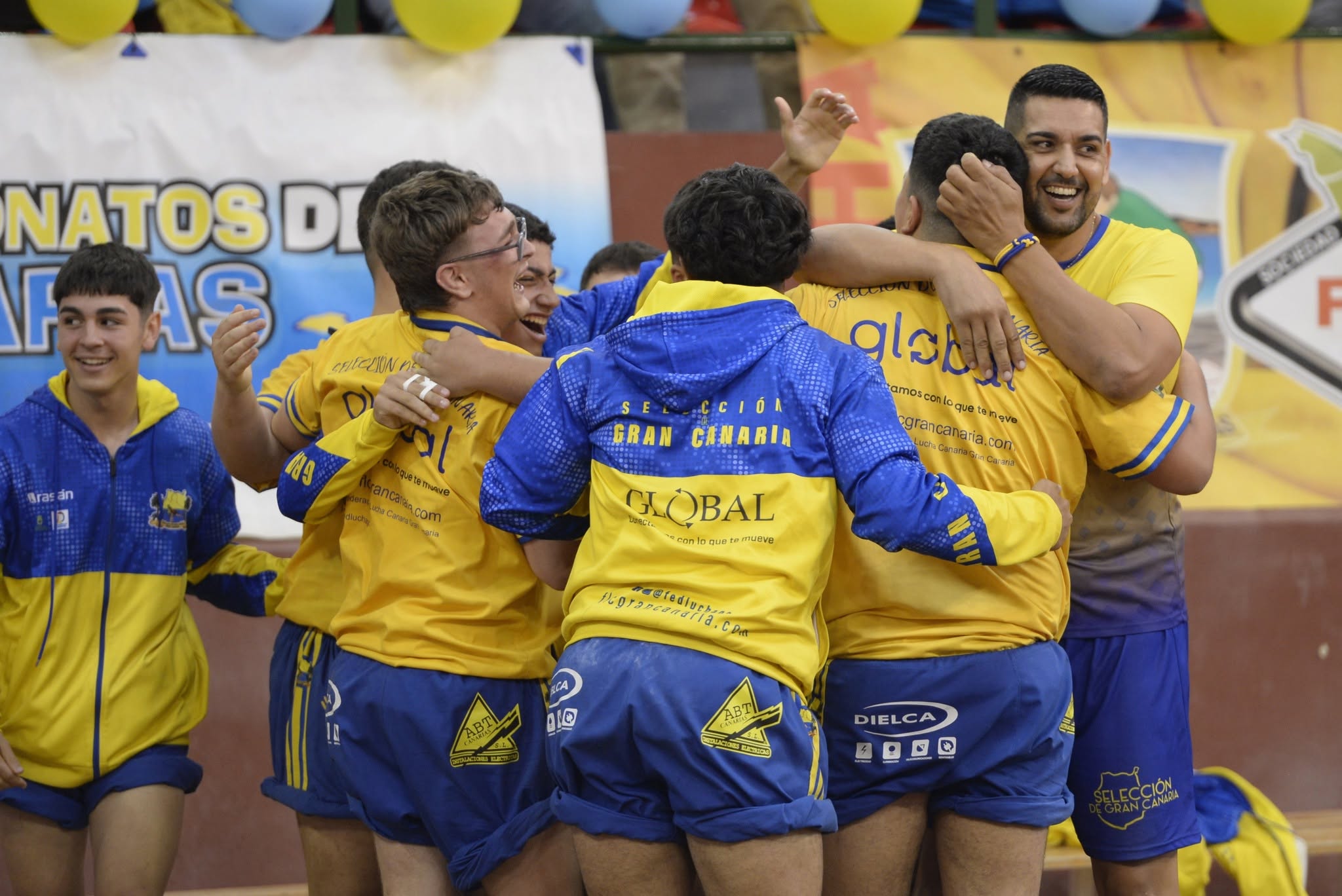 Selección infantil de Gran Canaria en el Torneo Faro de Maspalomas (FEDERACIÓN CANARIA DE LUCHA CANARIA)
